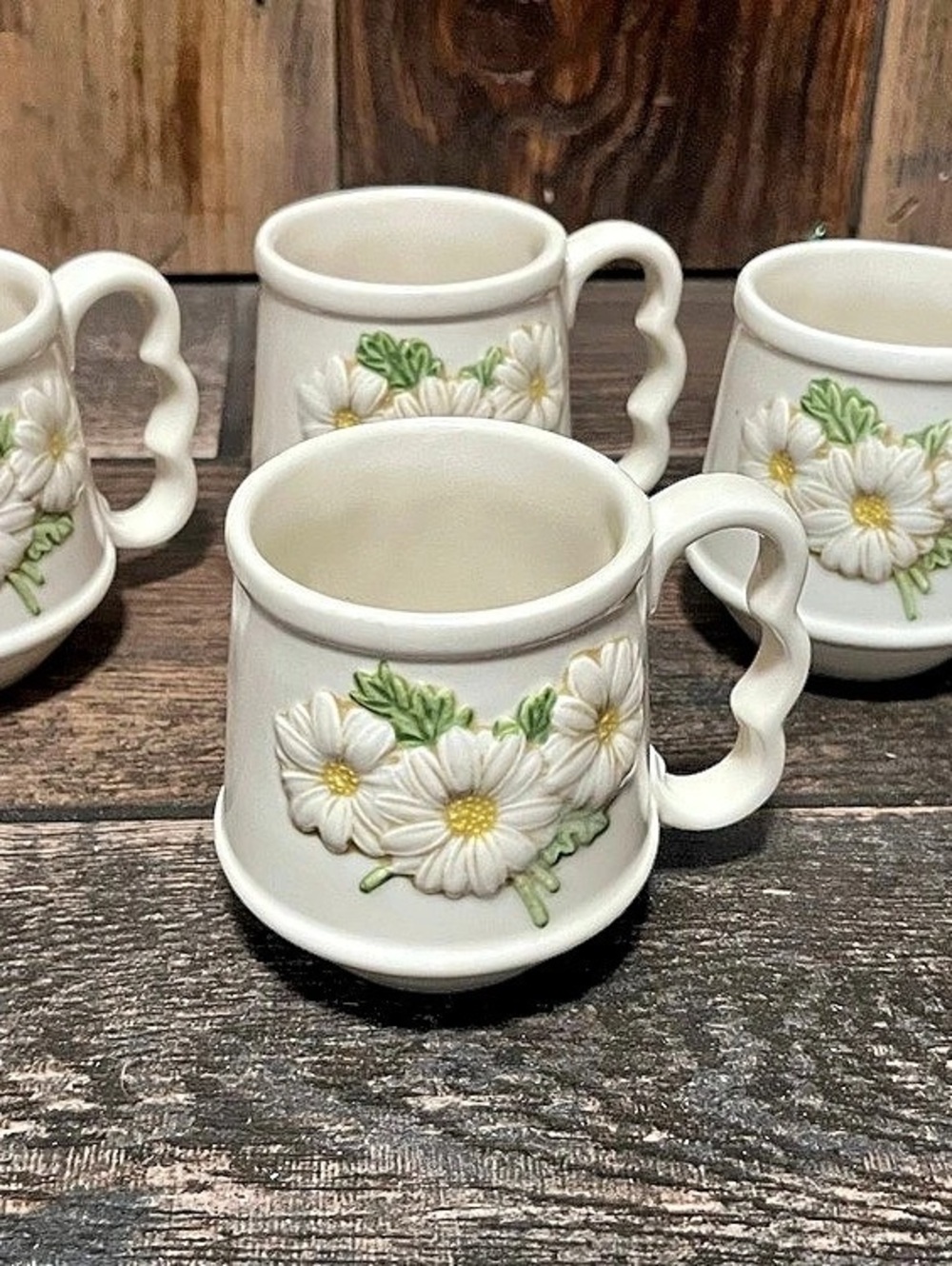 Metlock Popoytrail Sculptured Daisy coffee cups, set of 4